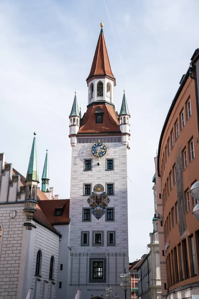 El antiguo ayuntamiento situado en la plaza central de Munich, Alemania . — Foto de Stock