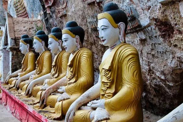 Statue di Buddha all'interno della grotta di Kaw Ka Thaung a Hpa-An, Myanmar — Foto Stock