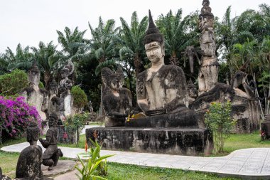 Vientiane, Laos 'ta Buddha parkında Buddha heykelleri.