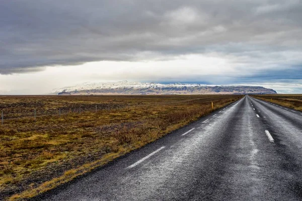 Vackert landskap och nära Selfoss vattenfall på Island. — Stockfoto