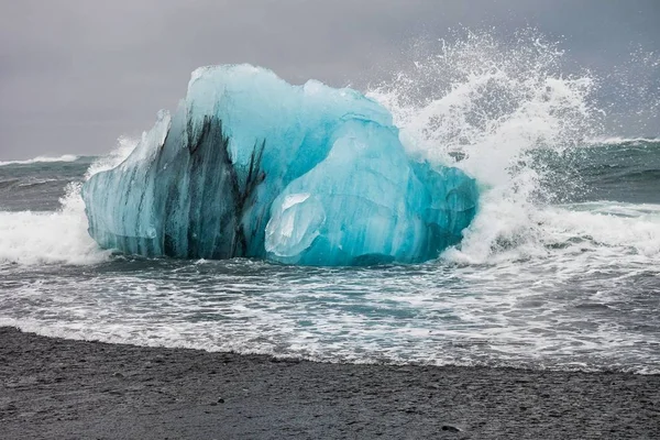 Iceberg en Diamond Beach Joekulsarlon en Islandia, Europa —  Fotos de Stock