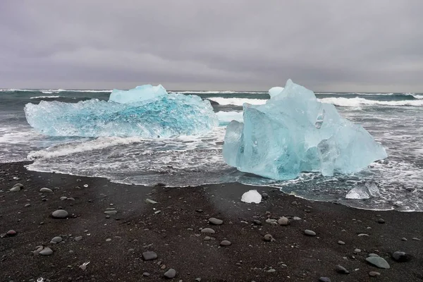 아이슬란드의 다이아몬드 비치 Joekulsarlon에서 빙산, 유럽 — 스톡 사진