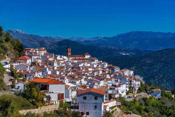 Hvit andalusisk landsby, pueblo blanco Algatocin. Provinsen Malaga i Spania. – stockfoto