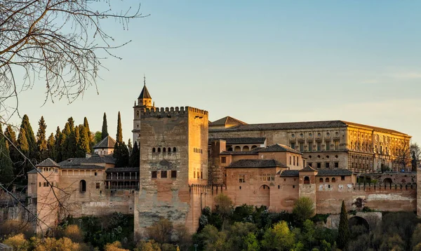 Granada'daki Alhambra Sarayı'nın görünümü, Avrupa'da İspanya