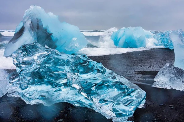Iceberg à Diamond Beach Joekulsarlon en Islande, Europe — Photo