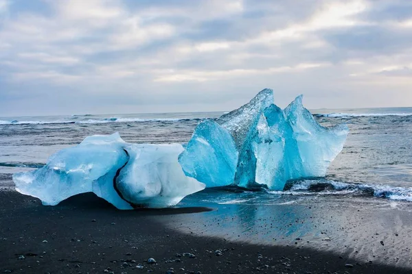 Iceberg à Diamond Beach Joekulsarlon en Islande, Europe — Photo