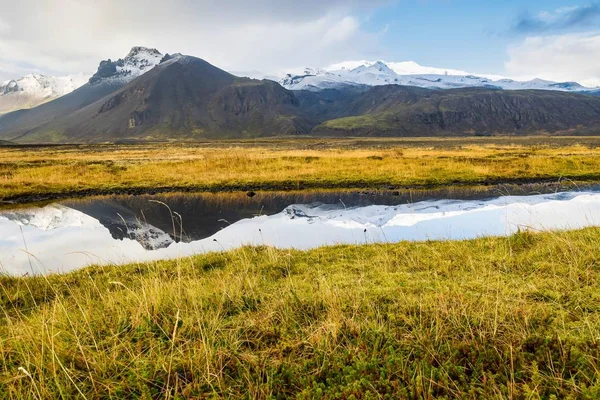 Paisagem típica islandesa entre Vik e Joekulsarlon na Islândia — Fotografia de Stock