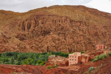 Dades Gorge, Moro'daki Atlas Dağları'ndaki Dades Nehri'nin bir geçididir.