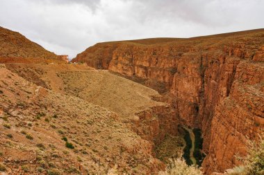 Dades Gorge, Moro'daki Atlas Dağları'ndaki Dades Nehri'nin bir geçididir.