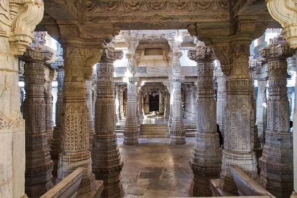 Templo de Chaumukha Mandir Jain em Ranakpur, Rajasthan, Índia . — Fotografia de Stock