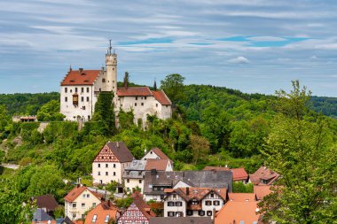 Almanya'da Bavyera'da Goessweinstein Ortaçağ Kalesi