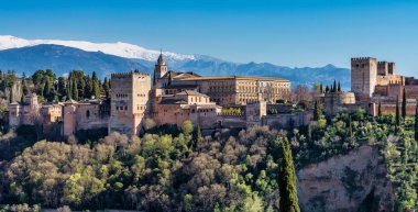 Granada'daki Alhambra Sarayı'nın görünümü, Avrupa'da İspanya