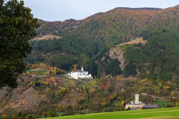 Benedyktyńskiego opactwa Marienberg w Burgeis, Vinschgau, Południowy Tyrol — Zdjęcie stockowe