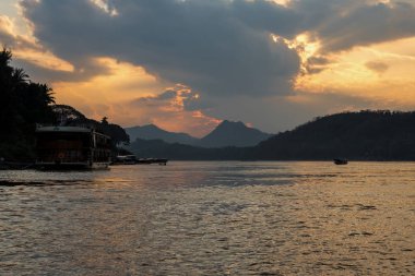 Mekong Nehri Luang Prabang tekne gezisi , Laos
