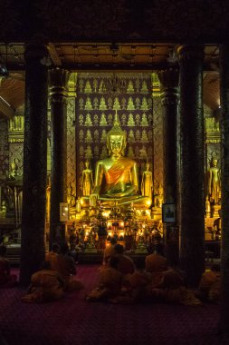 Wat Sensoukharam Luang Prabang gece Laos içinde