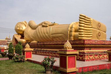 Wat Pha bu Luang Tapınağı'nda uyuyan buda heykeli Vientiane, Laos