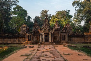 Banteay Srei Angkor, Kamboçya'da Shiva için adanmış bir Hindu Tapınağı olduğunu