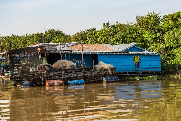 Pueblo flotante, Camboya, Tonle Sap, isla de Koh Rong . — Foto de Stock