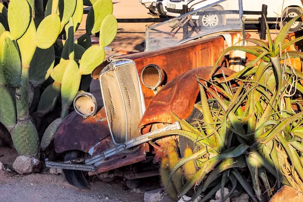 Rozbił samochody na pustyni wokół Solitaire w Namibii. — Zdjęcie stockowe