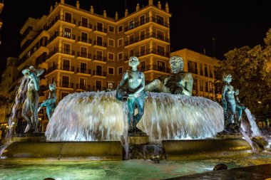 Bakire Meryem Meydanı'ndaki Turia Çeşmesi, Valencia, İspanya.
