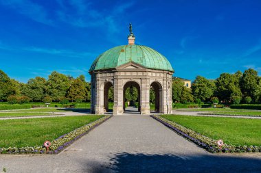 Hofgarten parkı ile Dianatempel Münih, Almanya