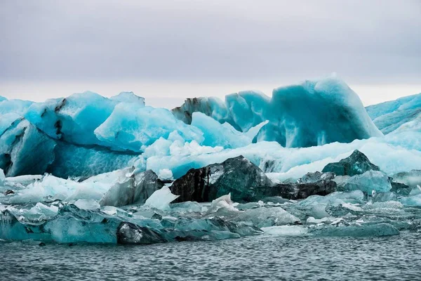 アイスランドの Joekulsarlon の氷河ラグーンの氷山、ヨーロッパ — ストック写真