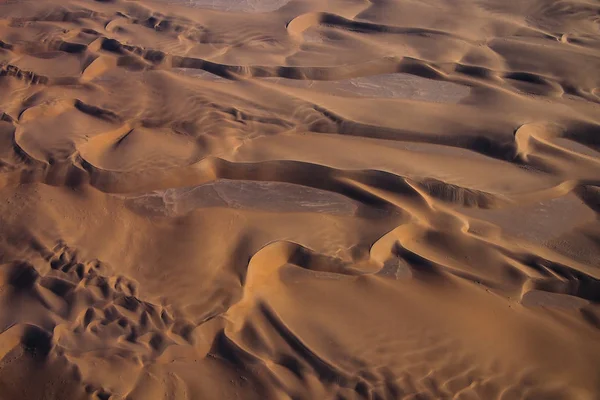 Вид с воздуха на прибрежные дюны побережья скелета Намибии . — стоковое фото