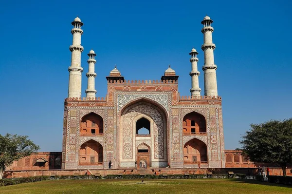 Tumba de Akbar el Grande en el Fuerte Sikandra en Agra, Uttar Pradesh, India —  Fotos de Stock