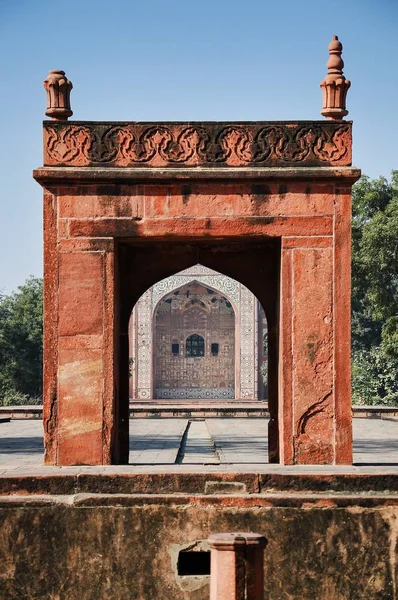 Τάφος της μεγάλης Ακμπάρ στο φρούριο Σικάντρα στην Agra, Ούταρ Πράντες, Ινδία — Φωτογραφία Αρχείου