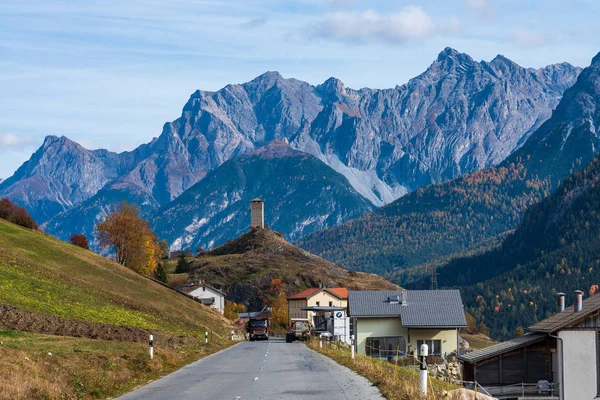 Le village d'Ardez, Graubunden en Suisse — Photo