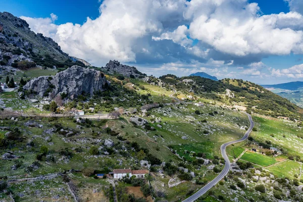 Sierra de Grazalema doğal parkı manzarası, Cadiz eyaleti, Endülüs, İspanya.