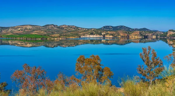 Lago Embalse del Guadalhorce, embalse de Ardales, Málaga, Andalucía, España — Foto de Stock