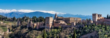 Granada'daki Alhambra Sarayı'nın görünümü, Avrupa'da İspanya