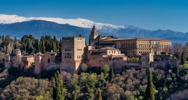 Granada'daki Alhambra Sarayı'nın görünümü, Avrupa'da İspanya