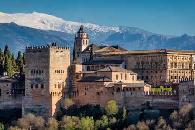 Granada'daki Alhambra Sarayı'nın görünümü, Avrupa'da İspanya