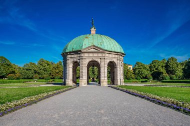 Hofgarten parkı ile Dianatempel Münih, Almanya