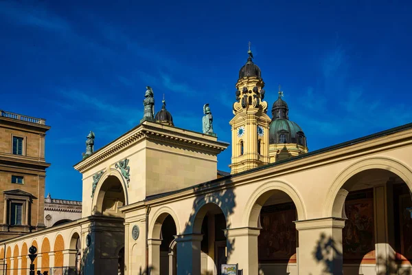 Die theaterkirche von st. cajetan in münchen, deutschland — Stockfoto