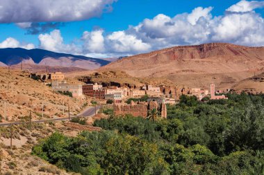 Dades Gorge, Moro'daki Atlas Dağları'ndaki Dades Nehri'nin bir geçididir.