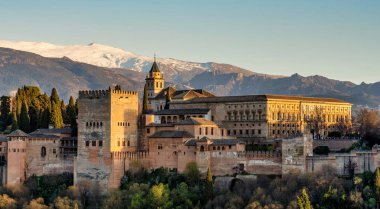 Granada'daki Alhambra Sarayı'nın görünümü, Avrupa'da İspanya
