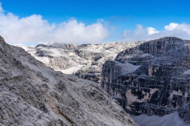 Sass Pordoi Dolomites, Sella grubunda, İtalya rahatladı