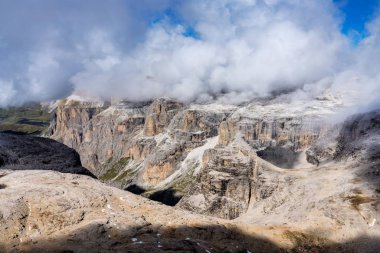 Sass Pordoi Dolomites, Sella grubunda, İtalya rahatladı