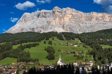 Sasso di Santa Croce ın Doğu Dolomites, Badia Vadisi, South Tyrol, İtalya