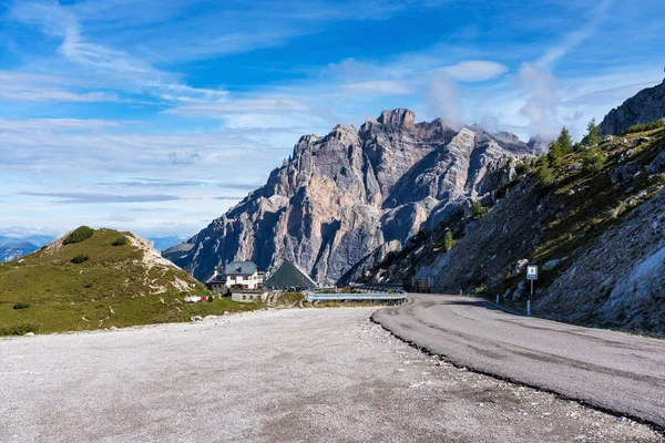 Montañas Dolomitas, Passo Valparola, Cortina d 'Ampezzo, Italia — Foto de Stock