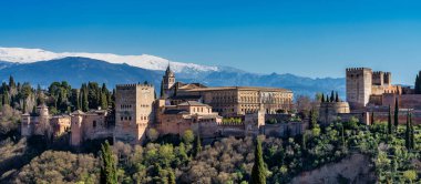 Granada'daki Alhambra Sarayı'nın görünümü, Avrupa'da İspanya