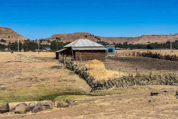 Un pequeño pueblo en las montañas Simien en el norte de Etiopía — Foto de Stock