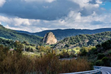 Sierra de Grazalema doğal parkı manzarası, Cadiz eyaleti, Endülüs, İspanya.