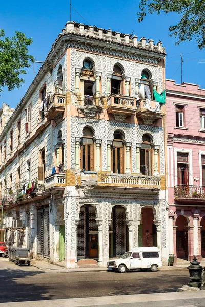 Staré živé barvité domy v centru Havany, Kuba — Stock fotografie