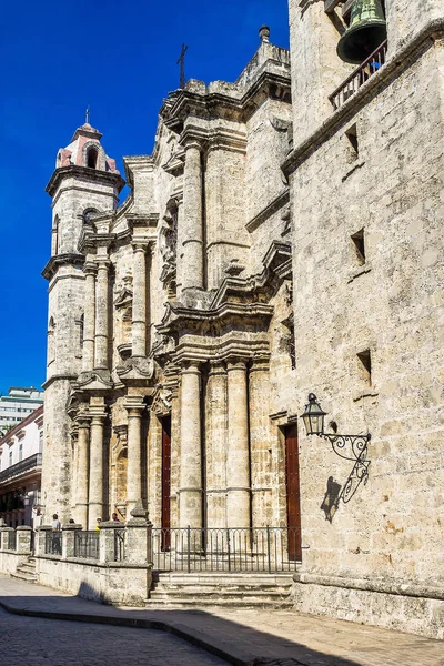Katedrála Panny Marie bez Neposkvrněného početí v Havaně na Kubě — Stock fotografie