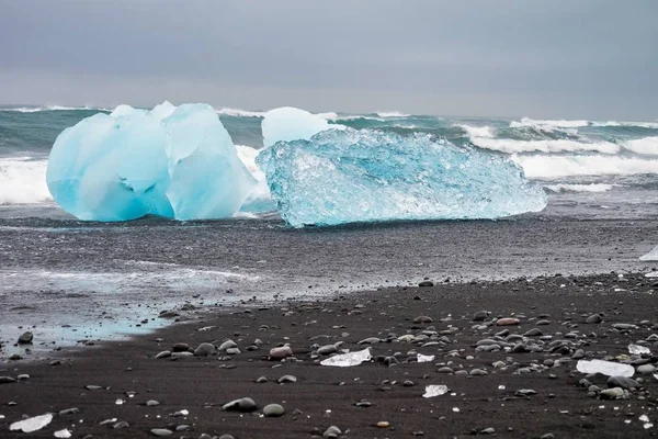 Iceberg à Diamond Beach Joekulsarlon en Islande, Europe — Photo