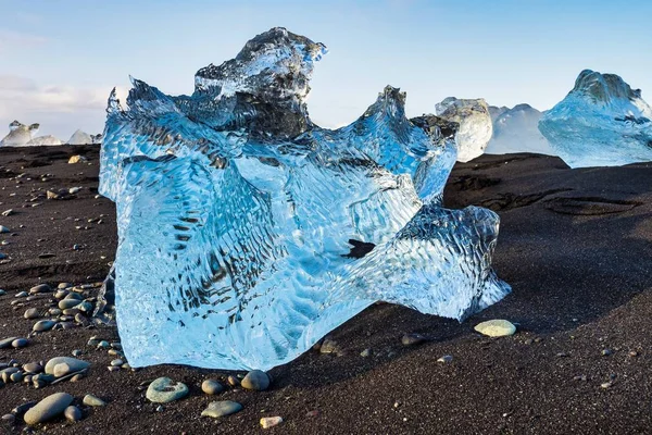 Iceberg på Diamond Beach Joekulsarlon på Island, Europa — Stockfoto